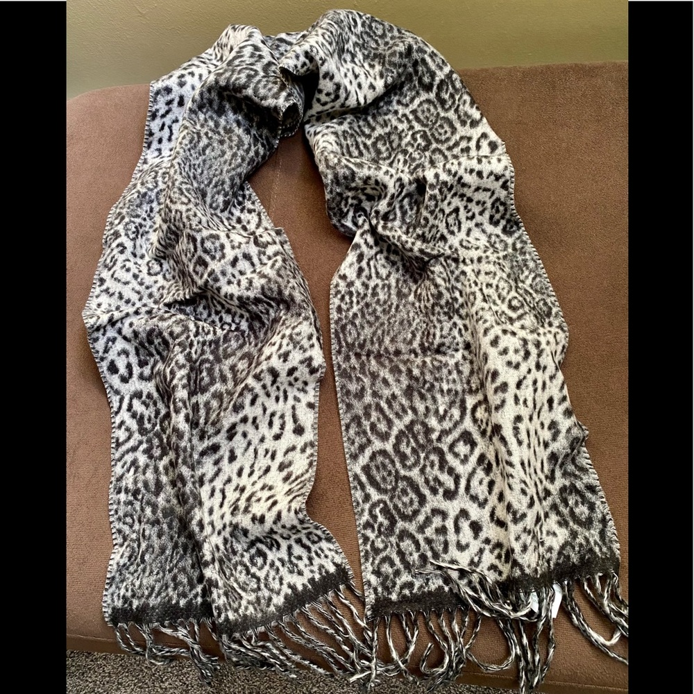 NWT Women’s Men’s Unisex Cashmink Black/White Leopard Scarf Wrap Shawl Pashmina
